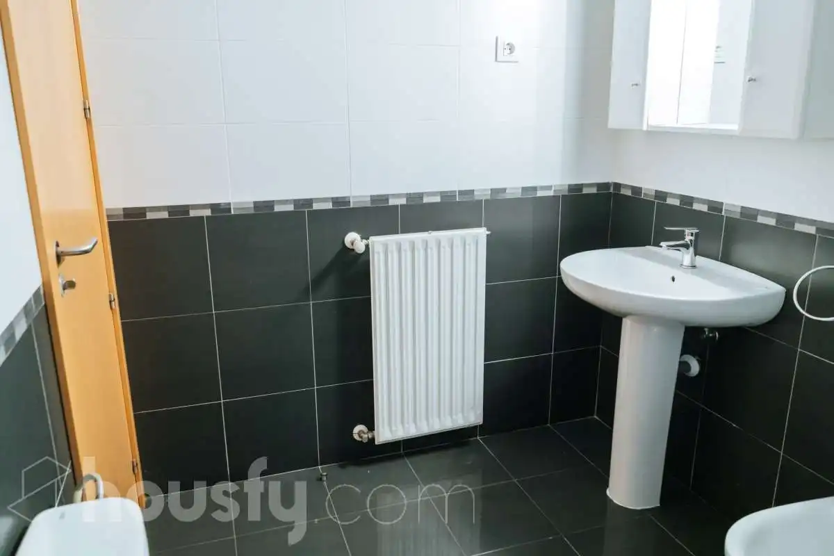 Baño de Piso de alquiler en Valdemoro con Parquet y Amueblado