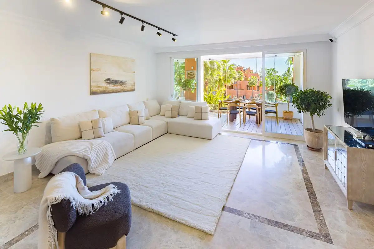 Apartament amb piscina en venda a Nueva Andalucía, imagen 2