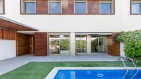 Vista exterior de Casa o xalet en venda en Sabadell amb Aire condicionat, Calefacció i Jardí privat