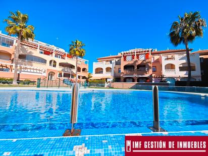 Vista exterior de Pis en venda en Vélez-Málaga amb Aire condicionat, Terrassa i Piscina comunitària