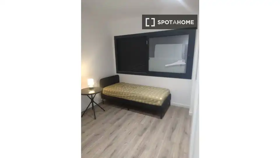 Habitación de Piso para compartir en Granollers con Aire acondicionado, Terraza y Amueblado
