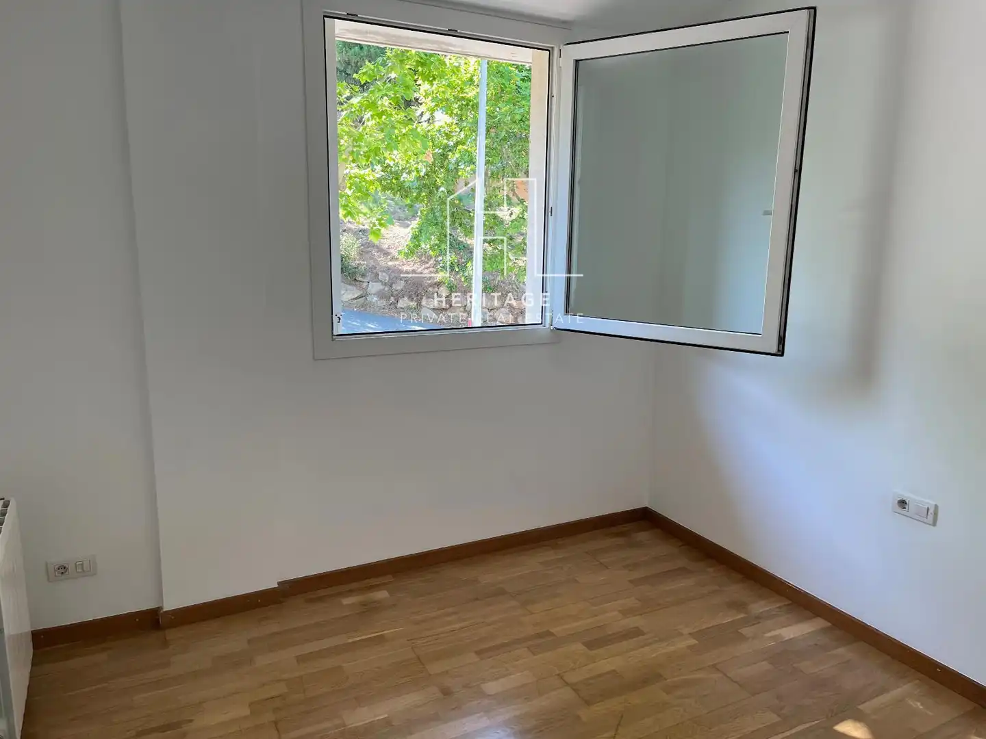Habitación de Casa adosada de alquiler en Tiana con Aire acondicionado, Calefacción y Jardín privado