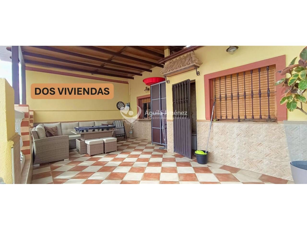 Exterior view of Single-family semi-detached for sale in Alcalá de Guadaira  with Air Conditioner, Heating and Terrace