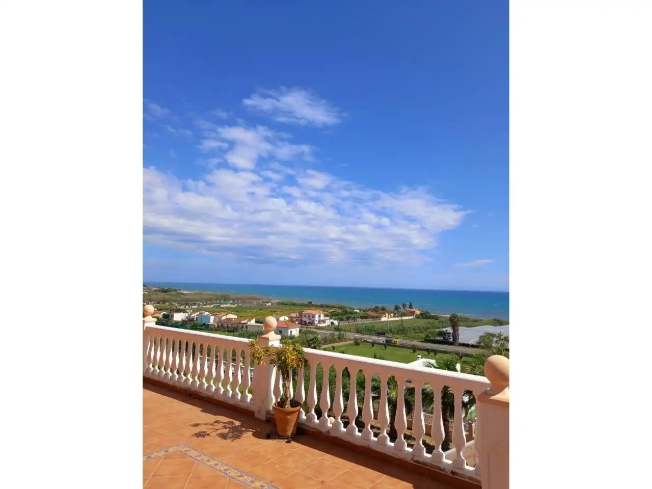 Vista exterior de Casa o xalet en venda en Vélez-Málaga amb Jardí privat i Terrassa