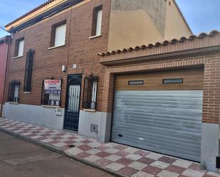 Exterior view of House or chalet for sale in Manzaneque  with Heating and Furnished