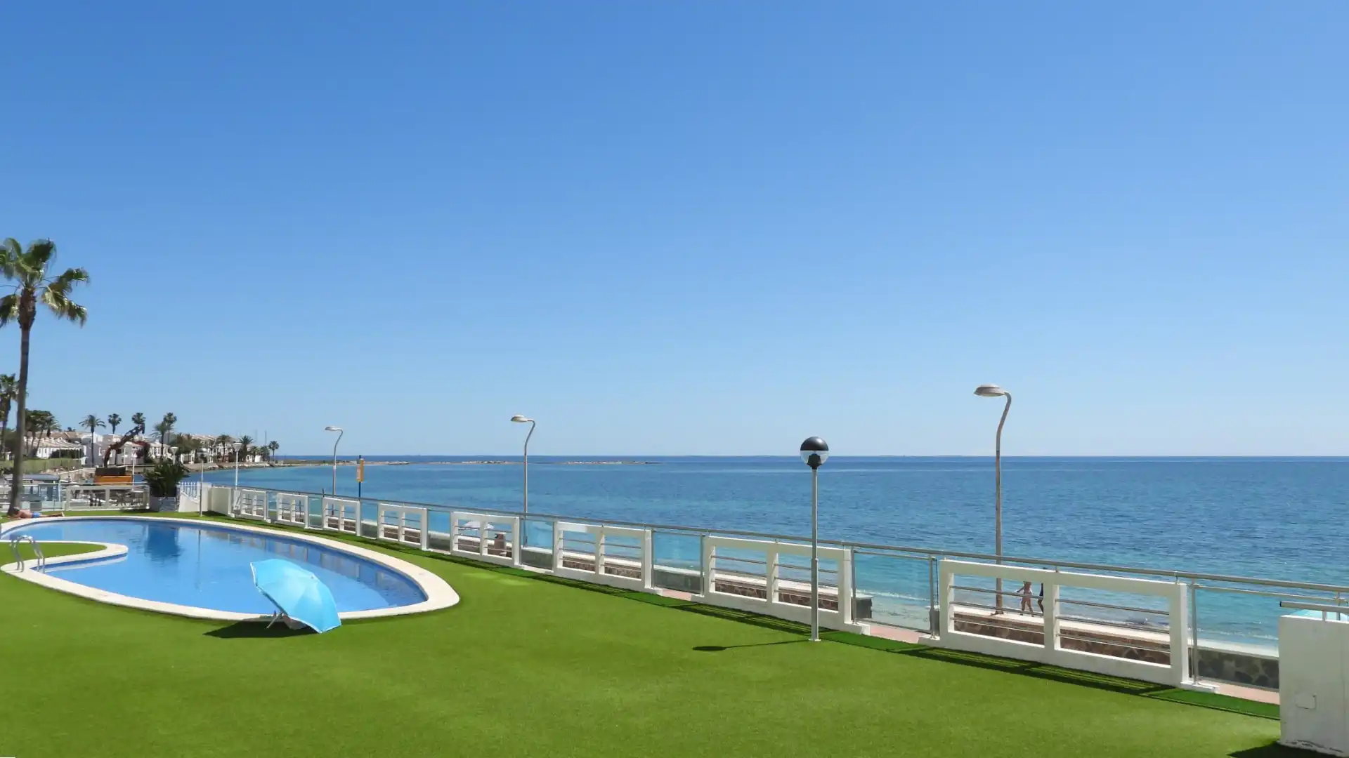 Piscina de Apartament en venda en La Manga del Mar Menor amb Aire condicionat, Calefacció i Terrassa