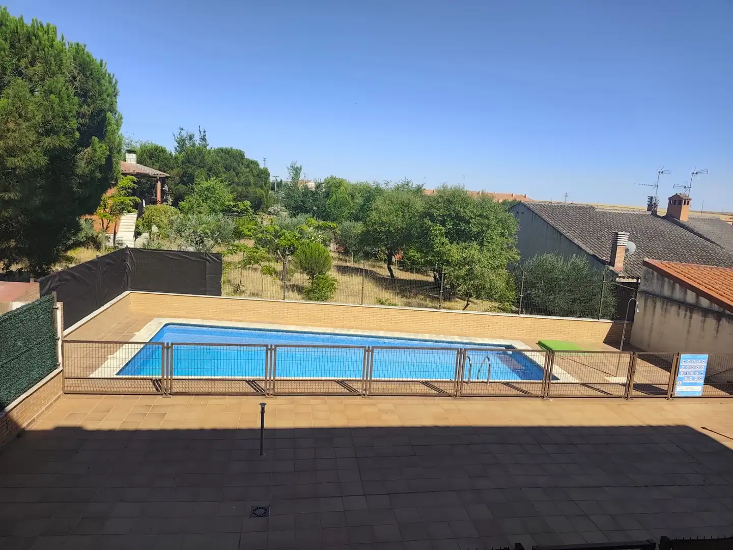 Piscina de Pis en venda en Camarena amb Aire condicionat, Calefacció i Moblat