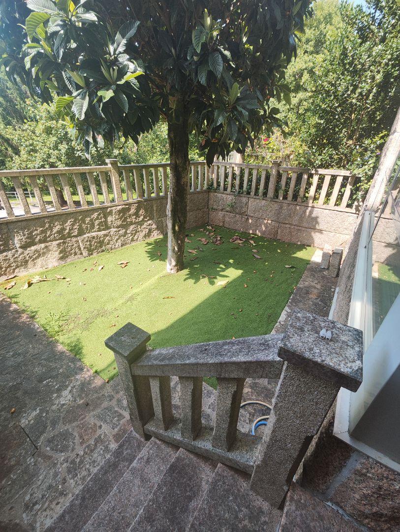 Jardí de Casa adosada de lloguer en Santiago de Compostela  amb Calefacció, Parquet i Moblat