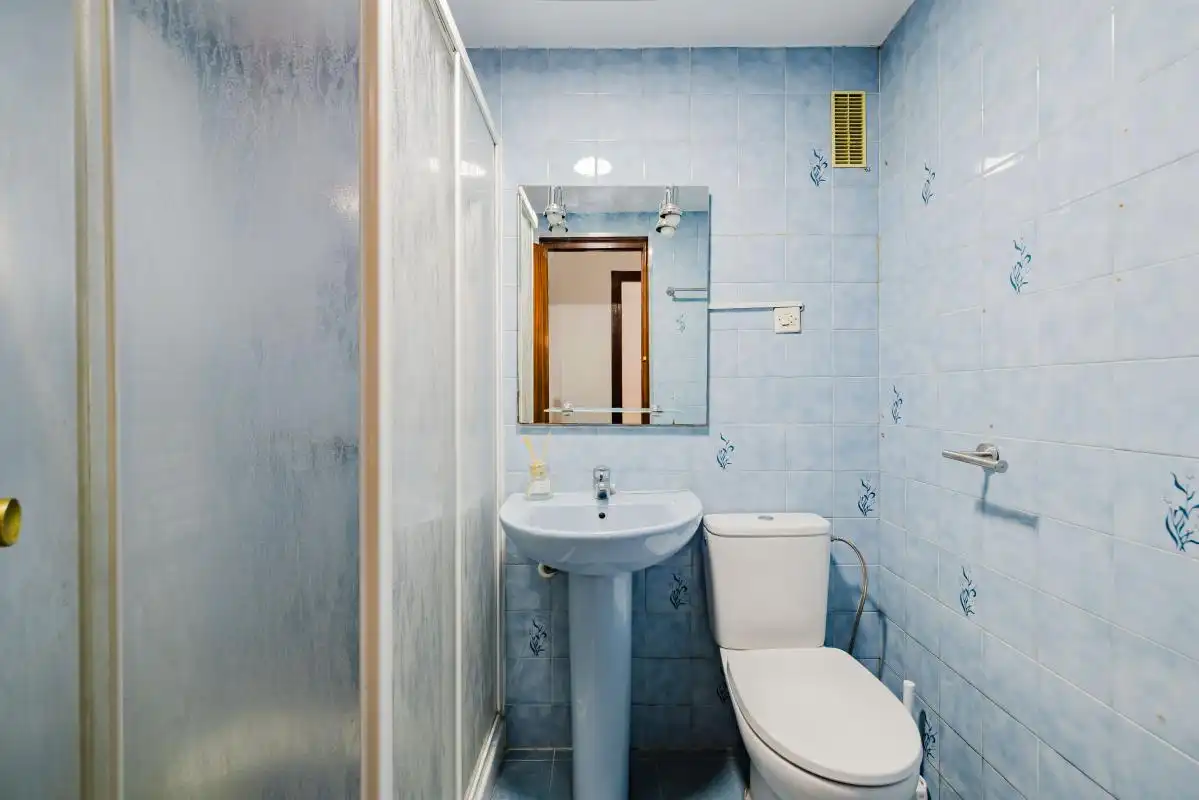 Bathroom of Flat for sale in Málaga  with Air Conditioner, Heating and Private garden