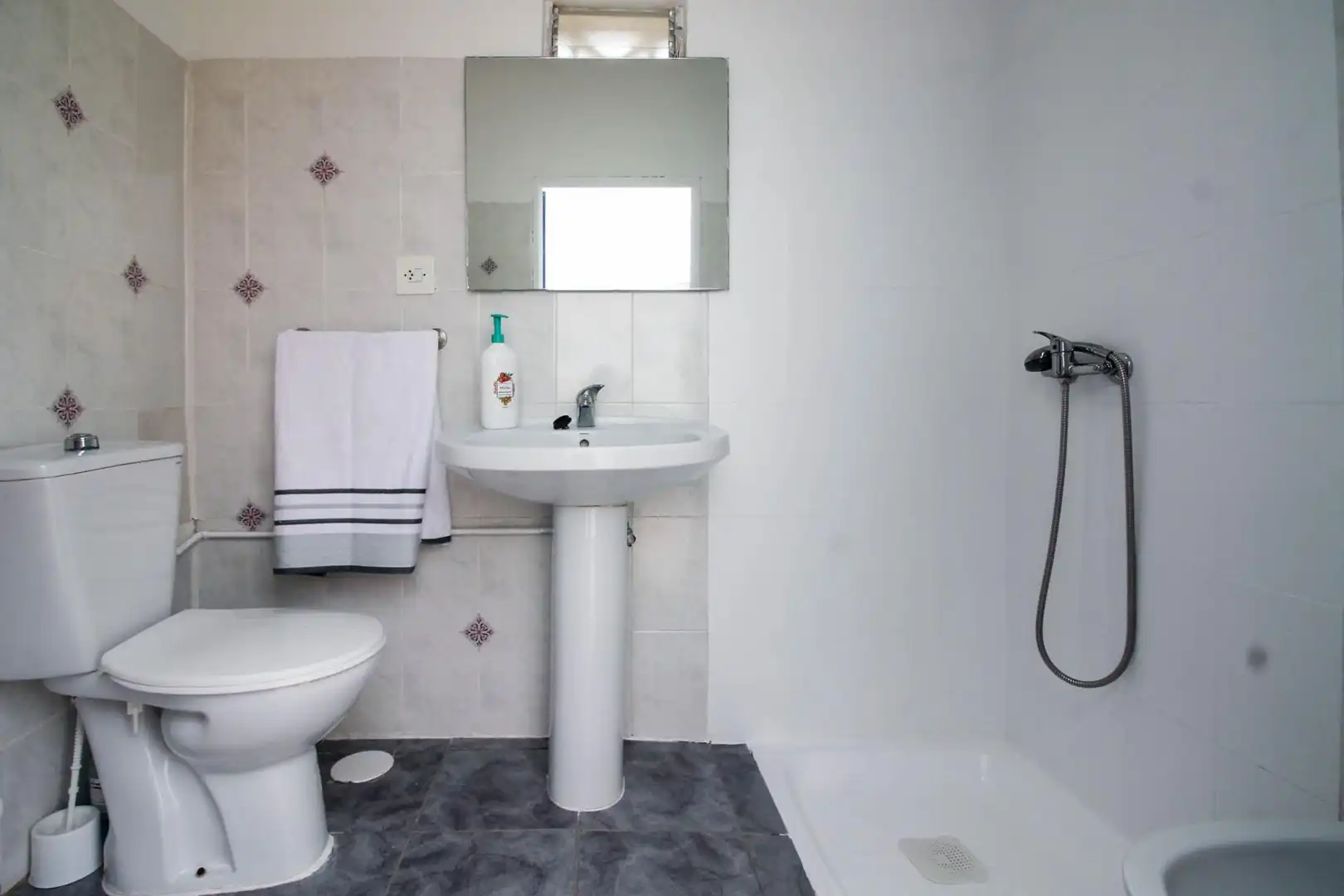 Bathroom of Houses for sale in Crevillent  with Private garden, Terrace and Storage room