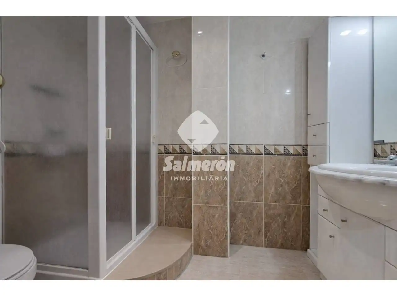 Badezimmer von Wohnung zum Verkauf in Palafolls mit Klimaanlage, Heizung und Abstellraum
