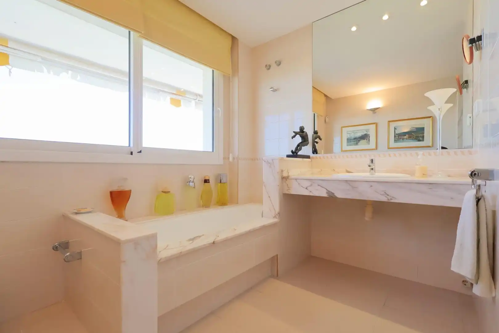 Baño de Piso en venta en Sant Pere de Ribes con Calefacción, Terraza y Piscina comunitaria
