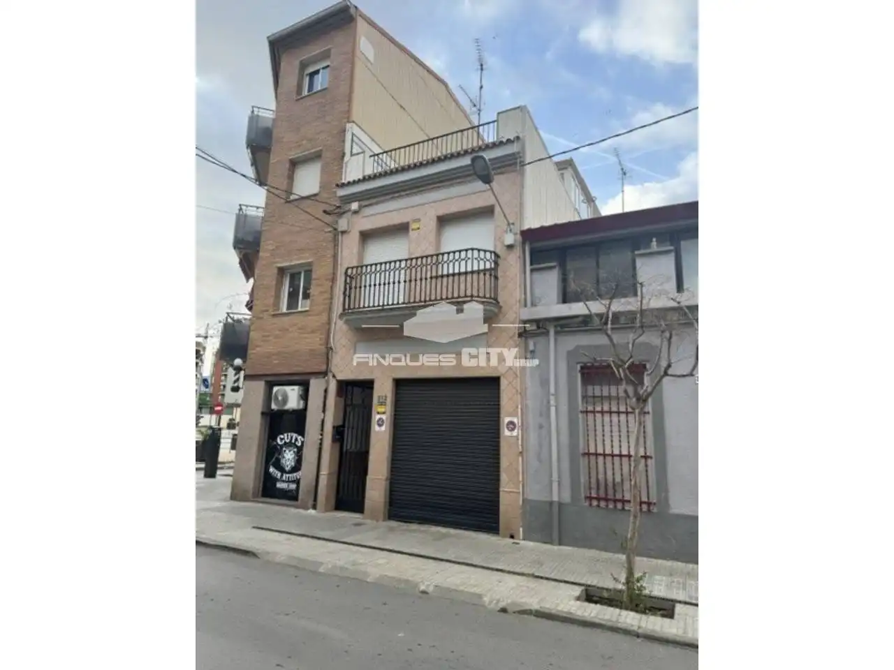 House for sale in Calle Bruguera 312