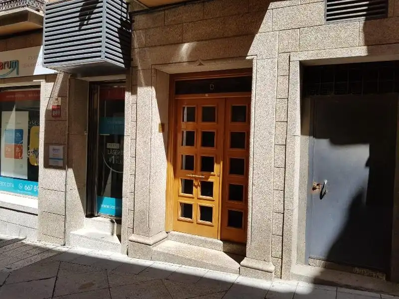 Maisonette zum Verkauf in Plasencia mit Klimaanlage, Heizung und Privatgarten