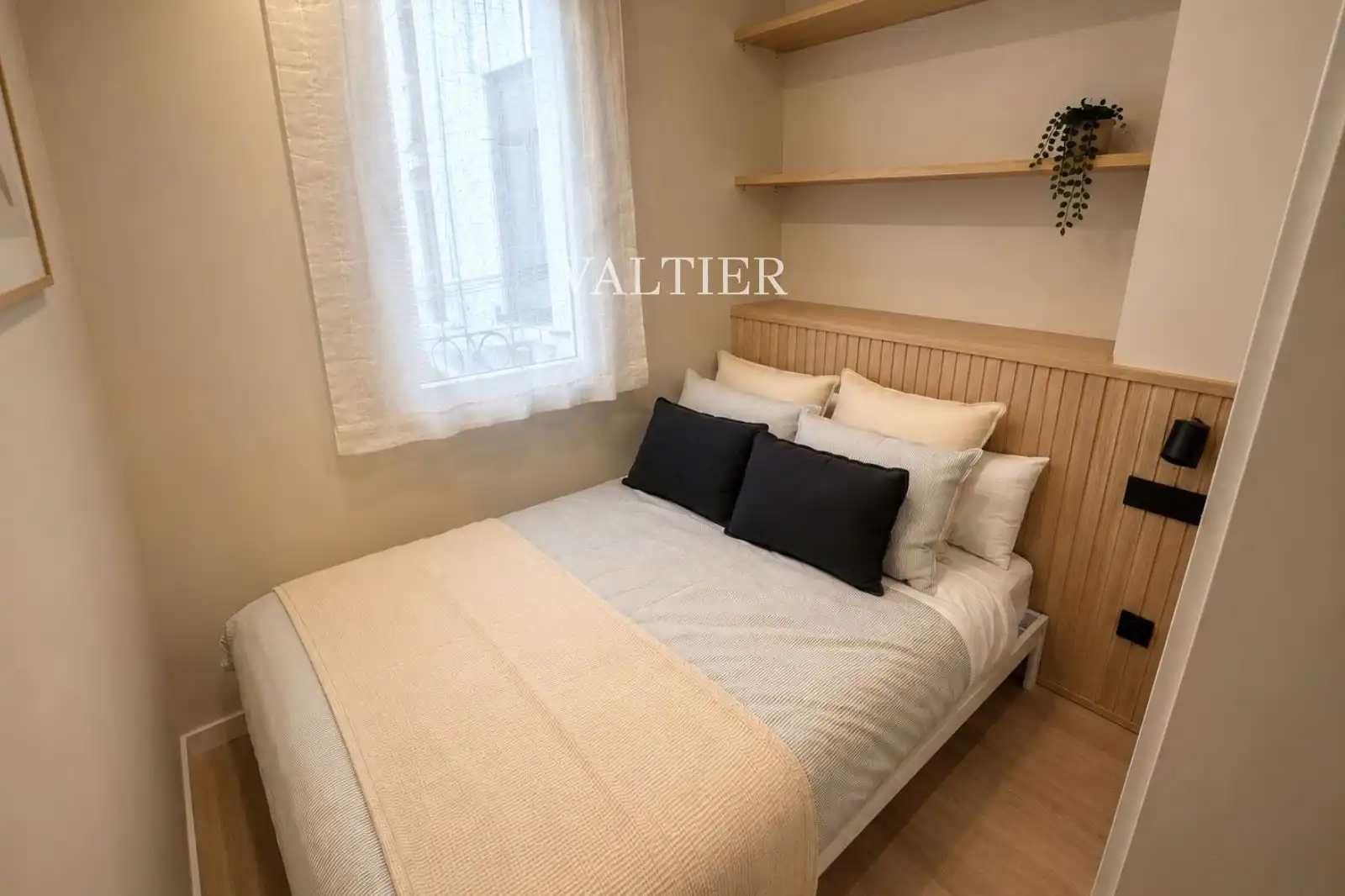Dormitori de Pis de lloguer en Madrid amb Aire condicionat, Calefacció i Moblat