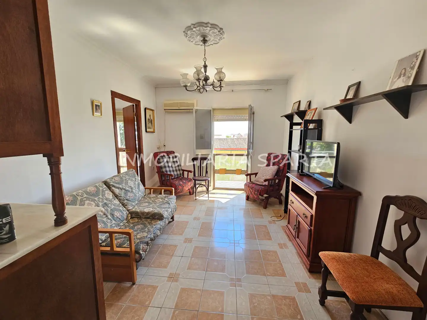 Sala de estar de Casa adosada en venta en Santiponce con Terraza, Trastero y Balcón