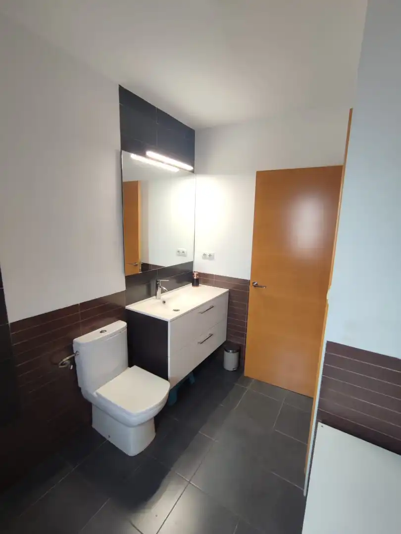 Baño de Casa adosada en venta en Balaguer con Aire acondicionado, Calefacción y Jardín privado