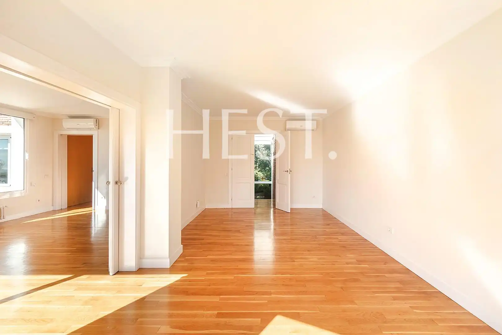 Vista exterior de Casa o chalet de alquiler en Barcelona con Aire acondicionado, Calefacción y Jardín privado