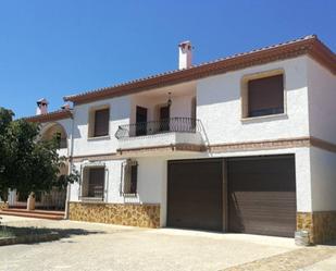 Vista exterior de Casa o xalet en venda en Yeste amb Aire condicionat, Terrassa i Piscina