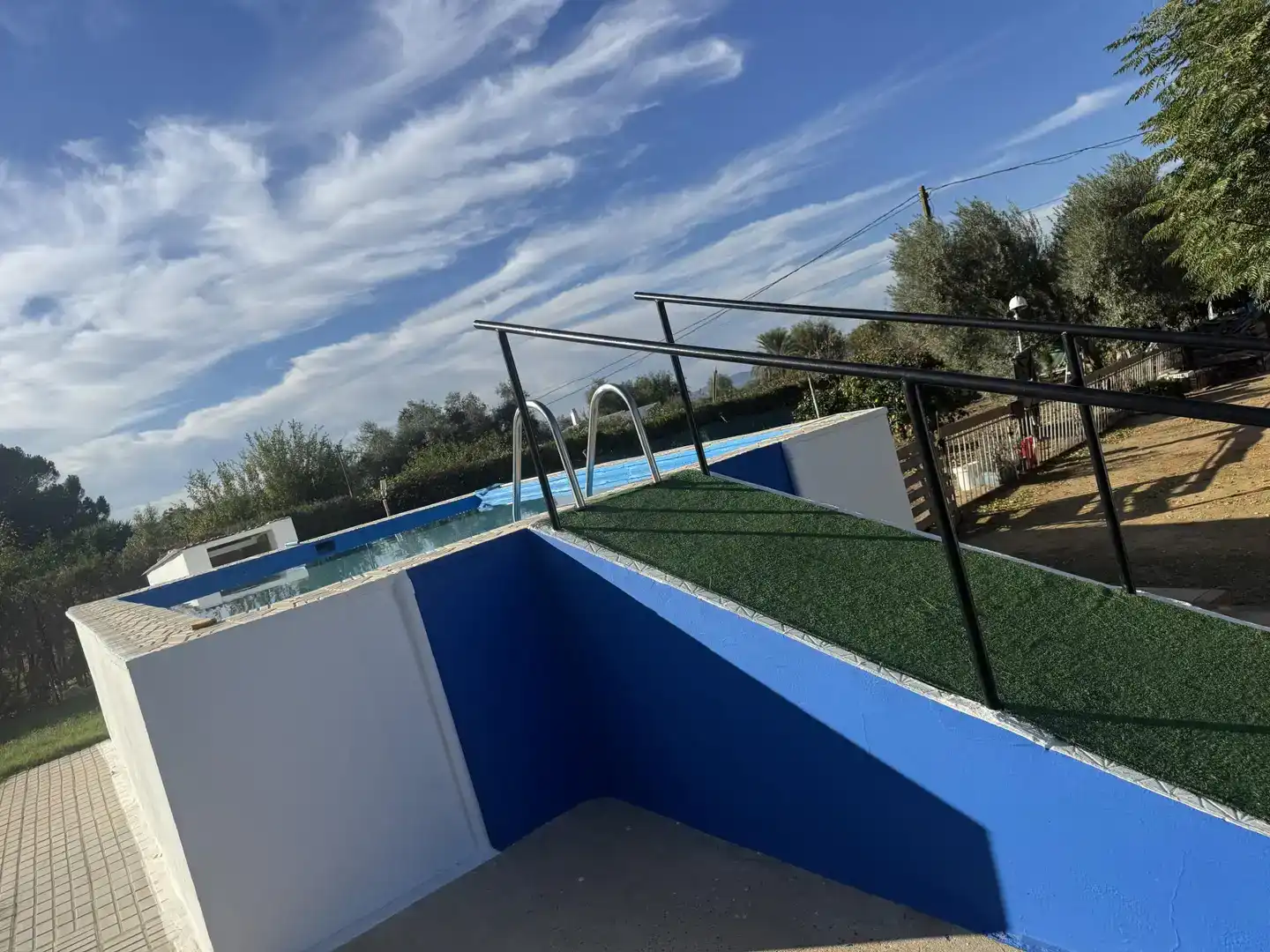 Piscina de Casa o xalet en venda en Carmona amb Aire condicionat, Jardí privat i Traster