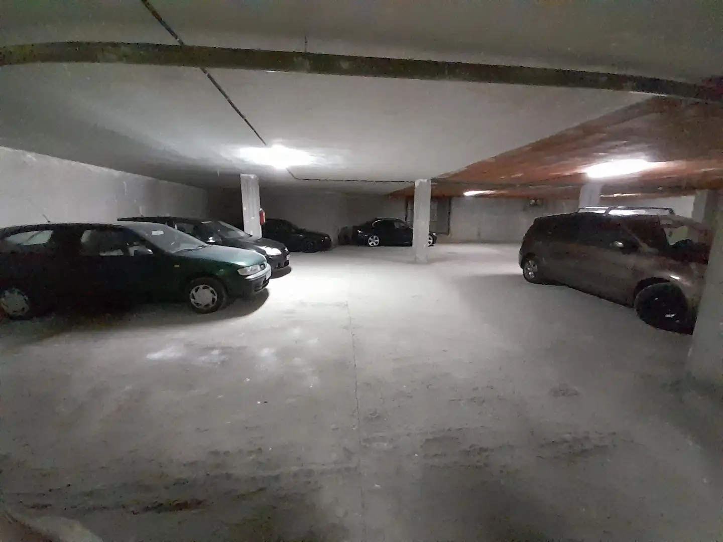 Parking de Piso en venta en Ponferrada con Calefacción, Terraza y Trastero