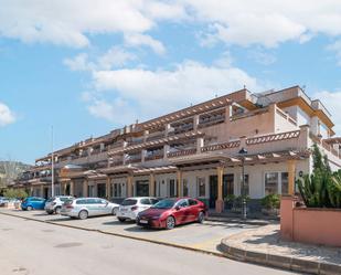 Vista exterior de Pis en venda en Alcaucín amb Piscina