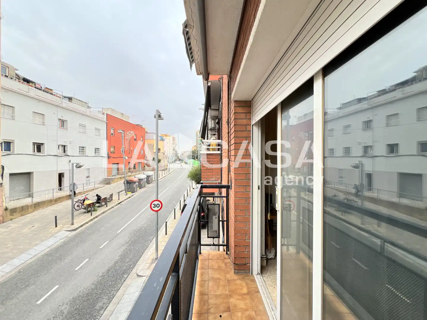 Exterior view of Flat for sale in Santa Coloma de Gramenet  with Balcony