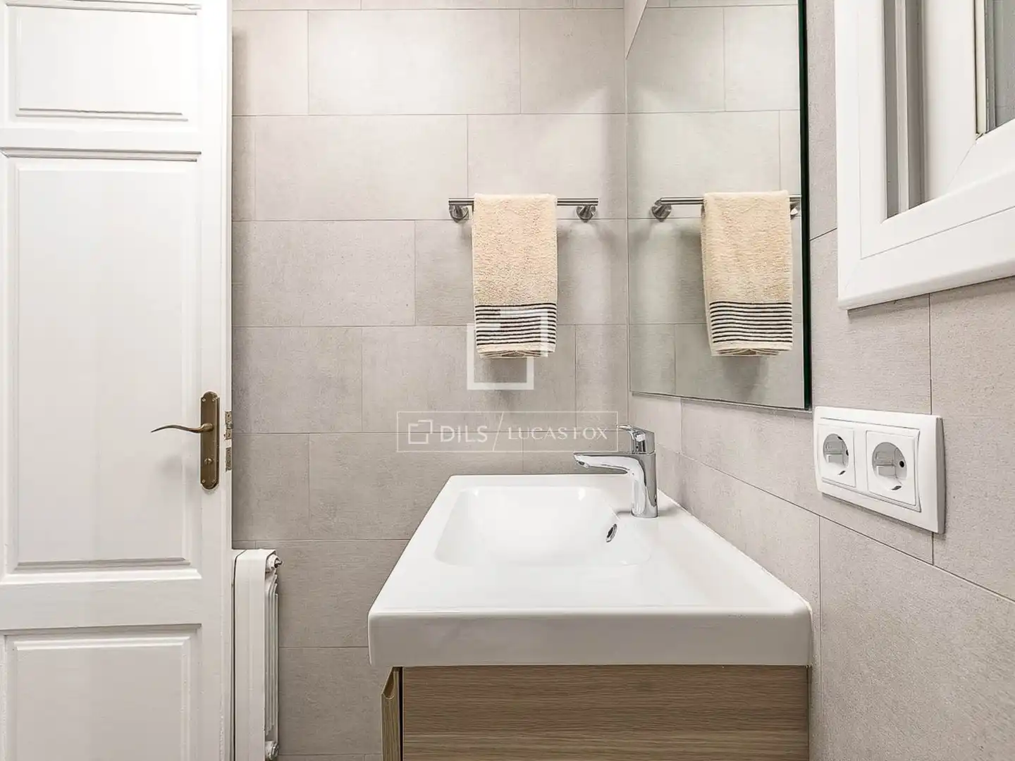 Bathroom of Flat for sale in Barcelona  with Air Conditioner, Heating and Furnished