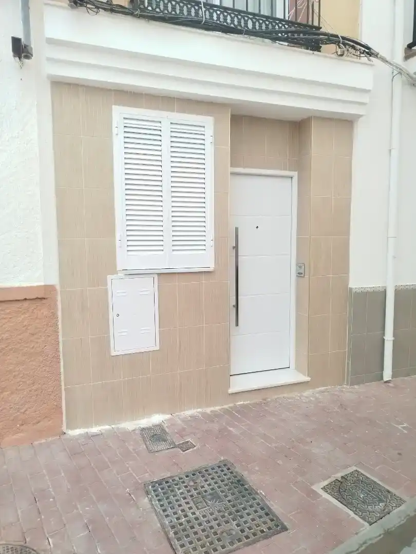 Wohnung zur Miete in Motril mit Klimaanlage, Privatgarten und Möbliert
