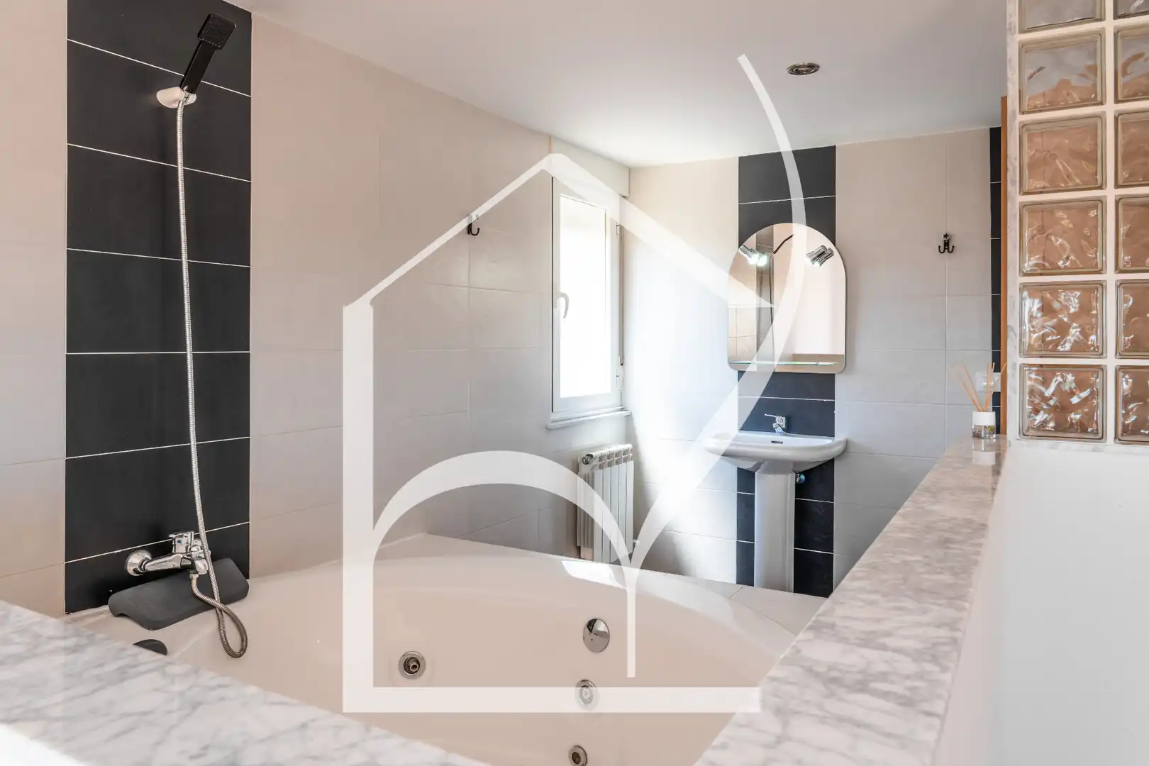 Bathroom of Detached homes for sale in Arapiles  with Heating, Parquet flooring and Terrace