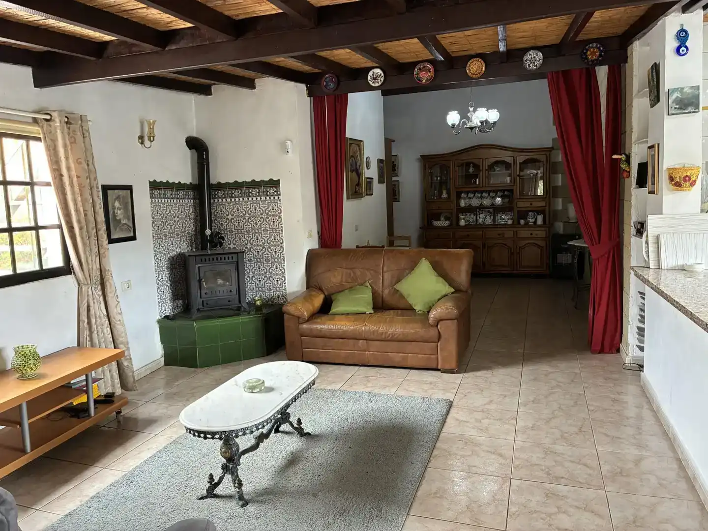 Sala d'estar de Casa adosada en venda en Granadilla de Abona amb Jardí privat, Parquet i Moblat