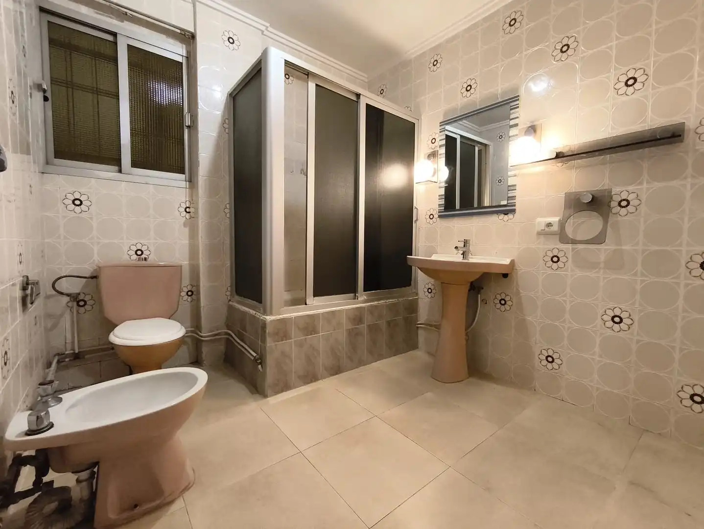 Badezimmer von Wohnung zum Verkauf in Valencia mit Abstellraum und Ofen