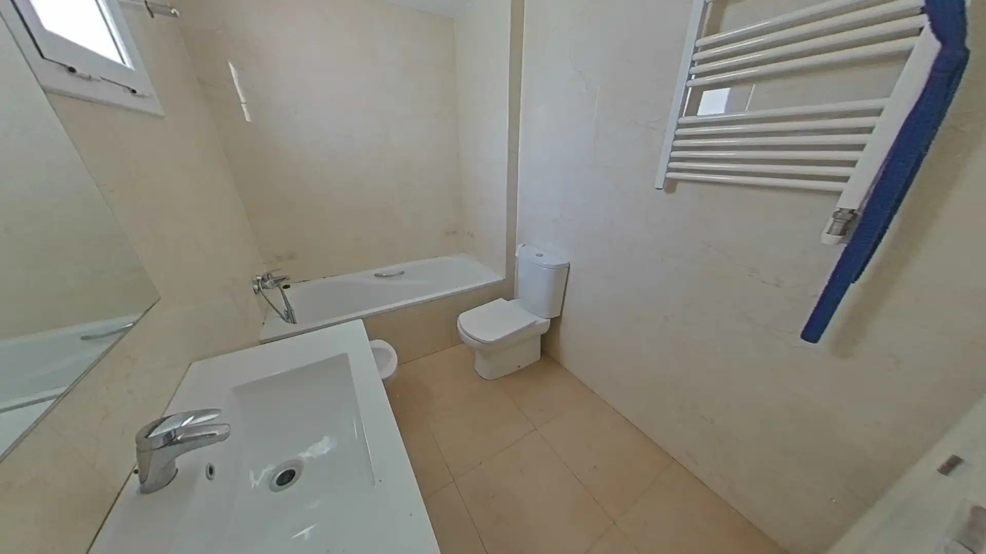 Baño de Piso en venta en Castelldefels con Aire acondicionado, Calefacción y Terraza
