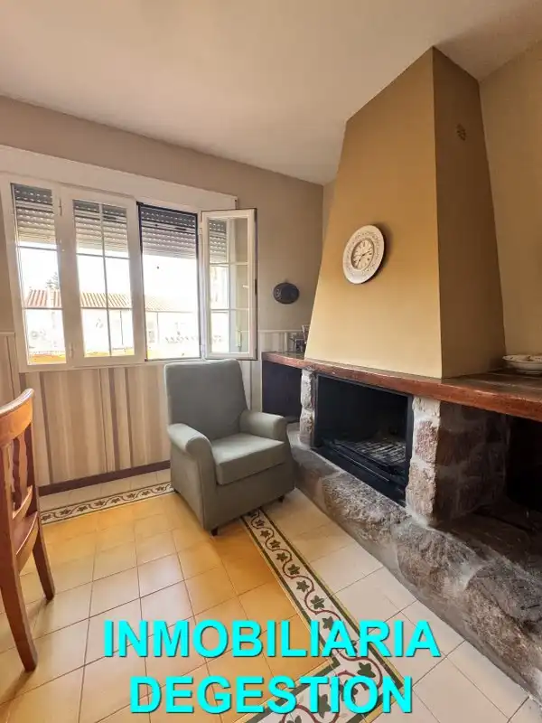 Sala d'estar de Casa adosada en venda en Linares amb Aire condicionat, Calefacció i Jardí privat
