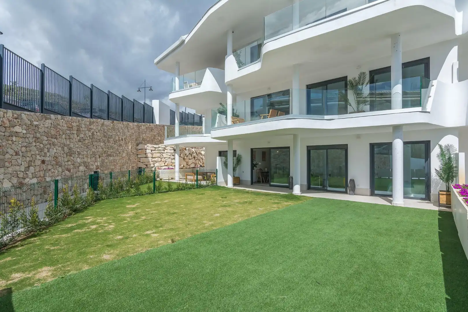Exterior view of Flat for sale in Fuengirola  with Air Conditioner, Private garden and Terrace