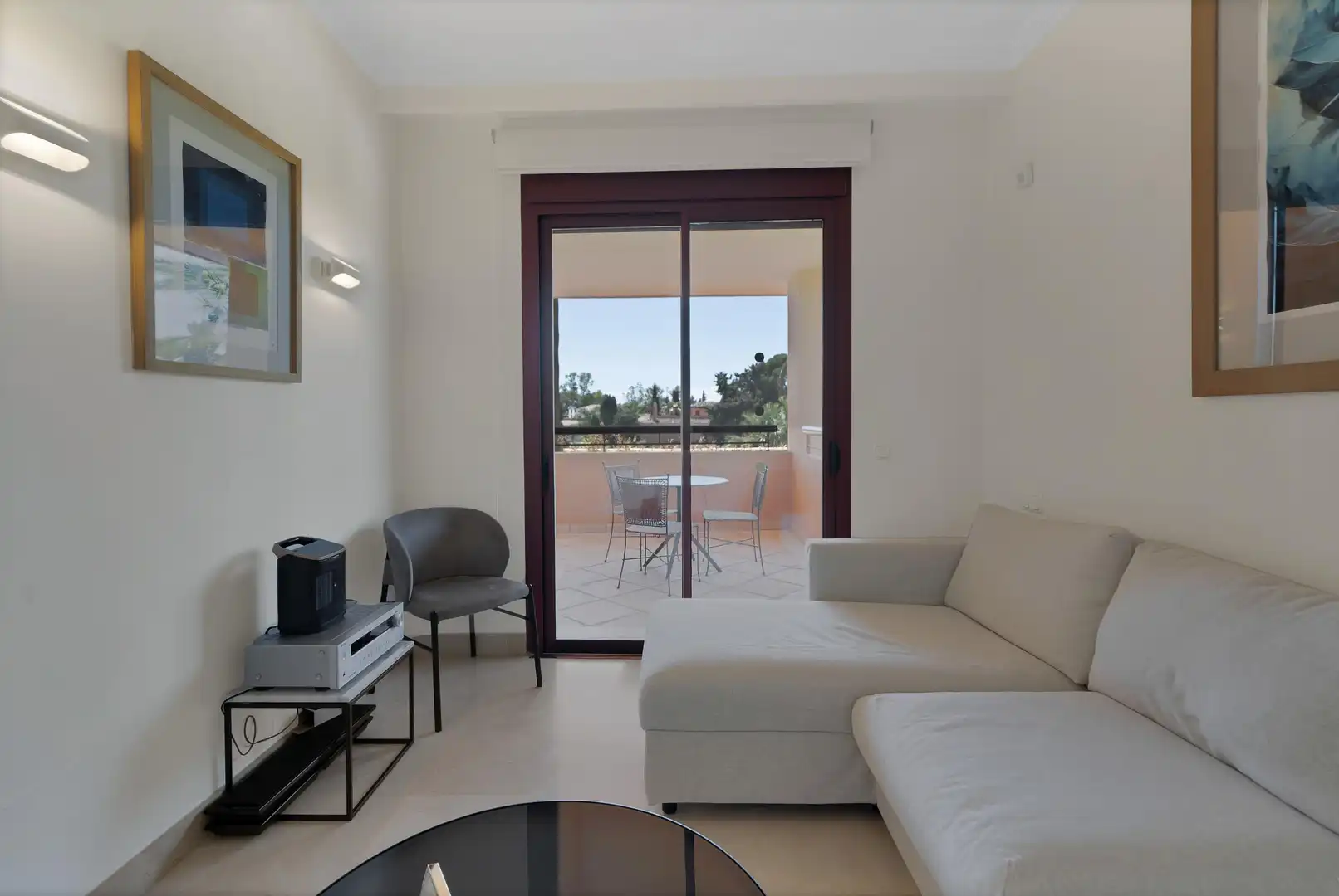 Sala d'estar de Apartament en venda en Marbella amb Aire condicionat, Calefacció i Jardí privat