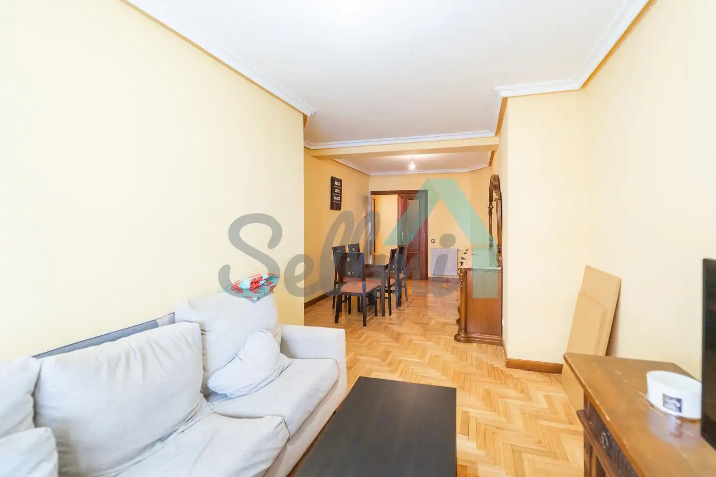 Sala d'estar de Pis en venda en Oviedo  amb Calefacció i Parquet