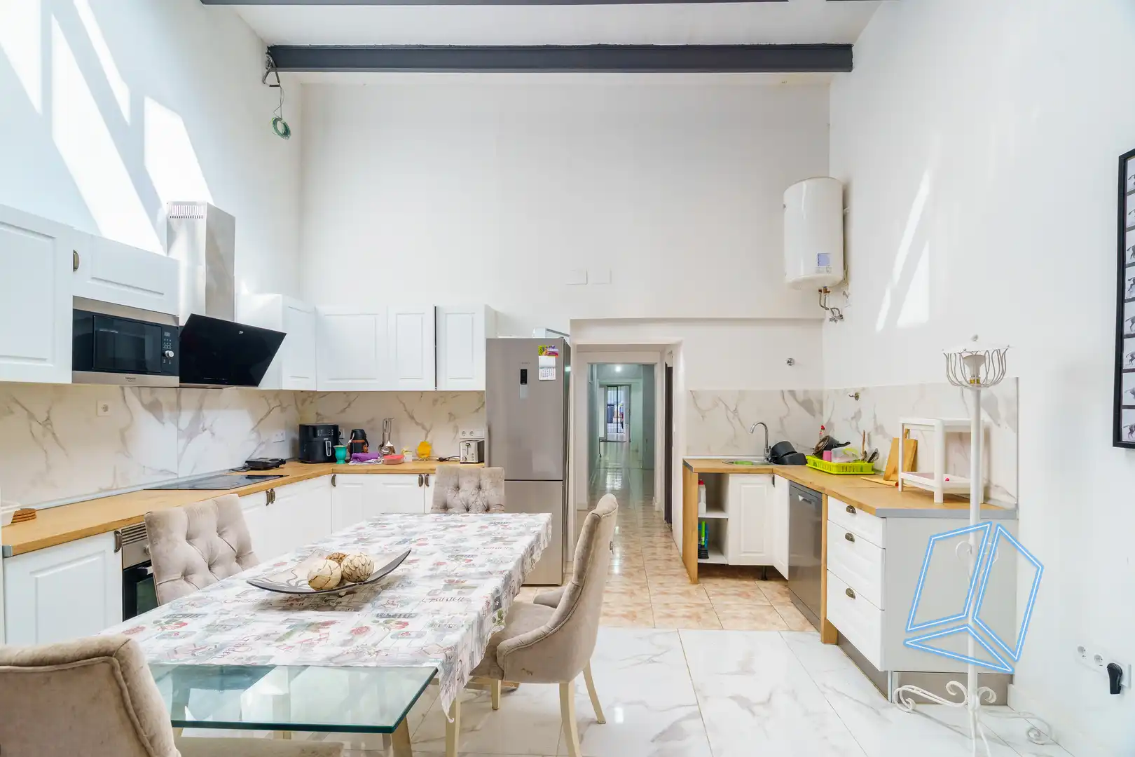 Küche von Erdgeschoss zum Verkauf in Barcelona mit Terrasse