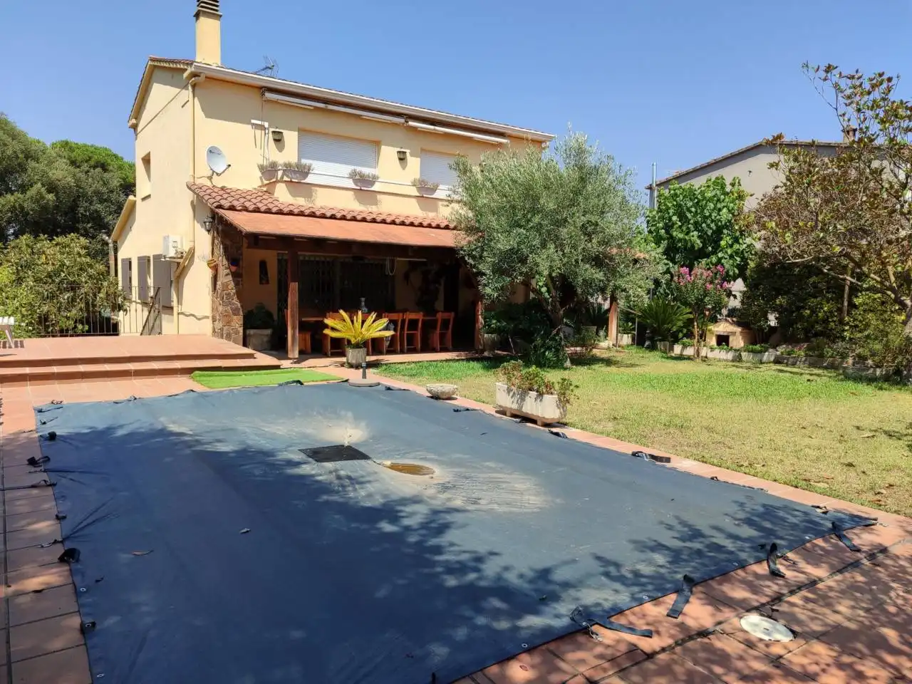 Chalet con piscina en venta en Calle Pineda 22, imagen 2