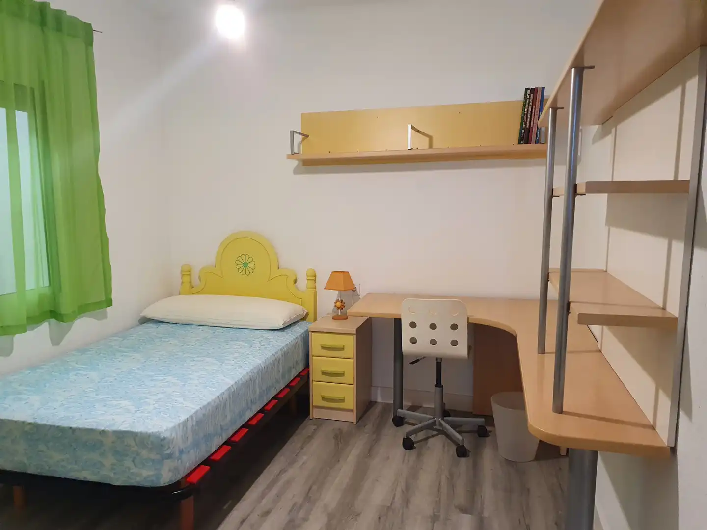 Schlafzimmer von Dachboden zum Verkauf in Ripollet mit Parkett, Terrasse und Möbliert
