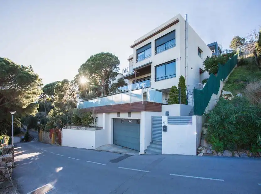 Vista exterior de Casa o xalet en venda en Lloret de Mar amb Aire condicionat, Calefacció i Jardí privat