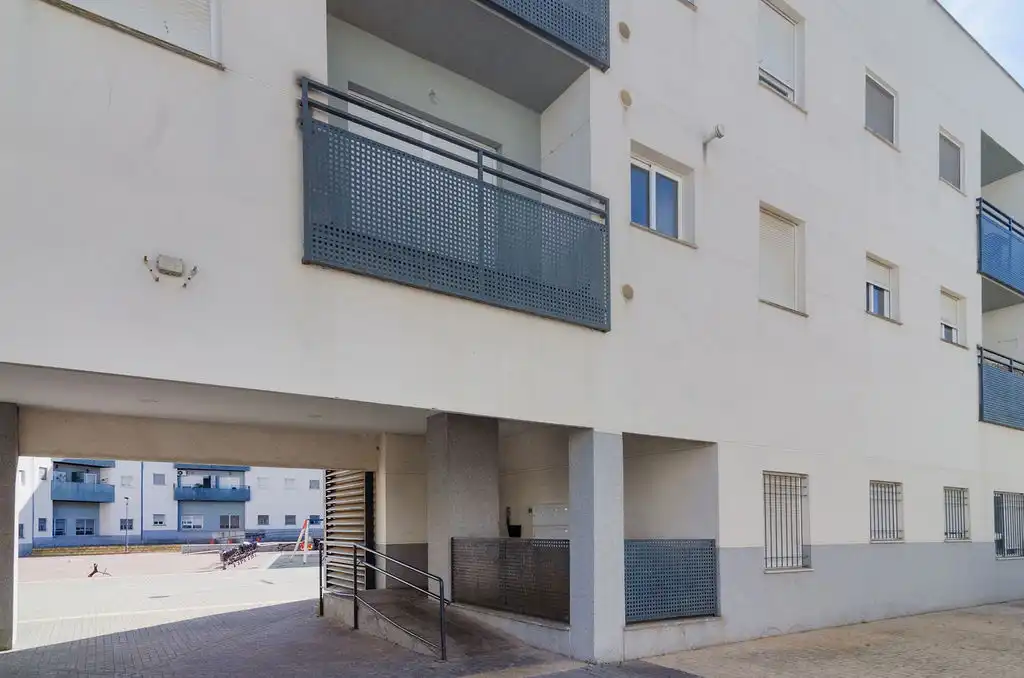 Piso en venta en C/ Dr Santiago Ramón y Cajal, Puertas del sur - Guadabajaque