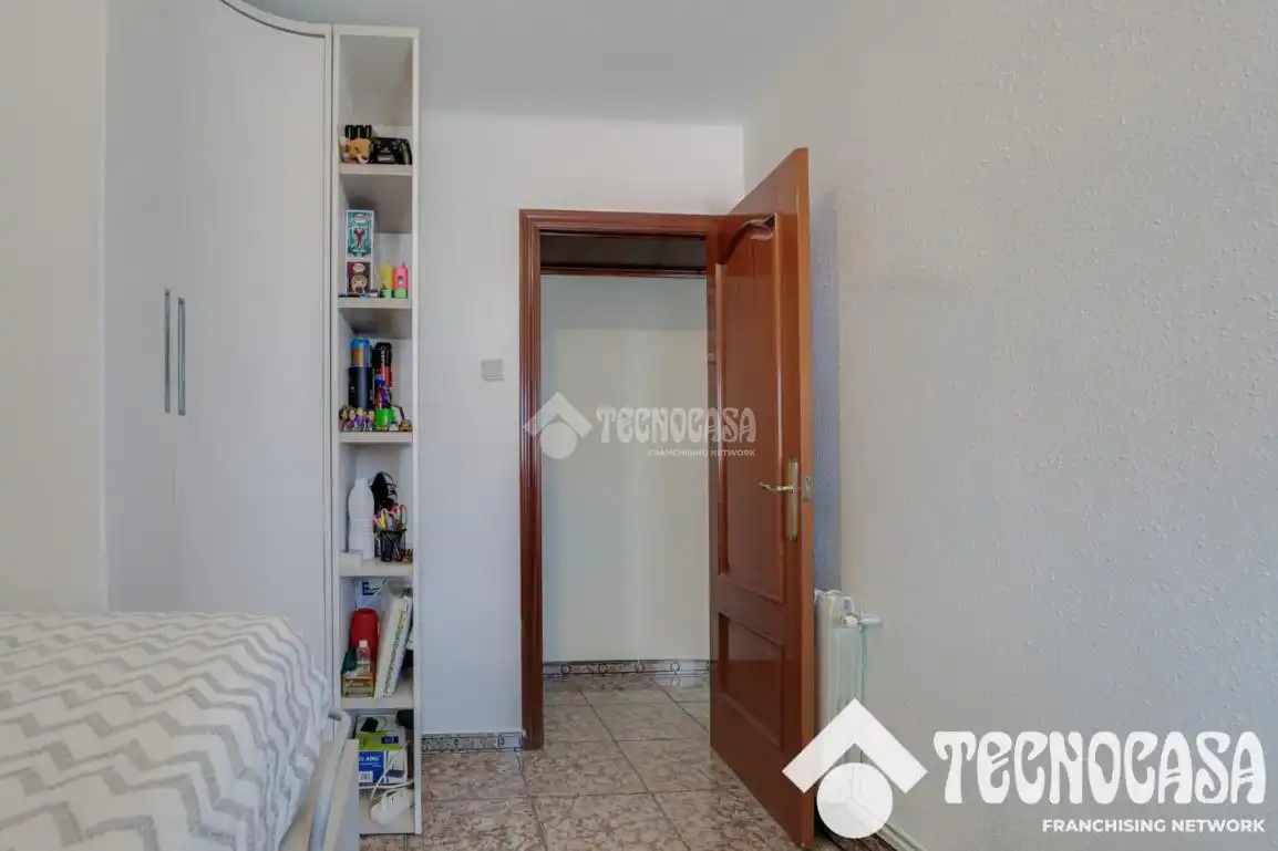 Bedroom of Flat for sale in Santa Coloma de Gramenet  with Air Conditioner, Heating and Balcony