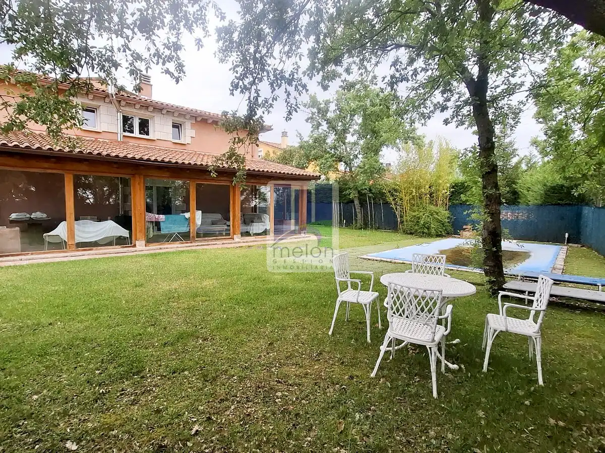 Jardí de Casa o xalet en venda en Valdorros amb Traster