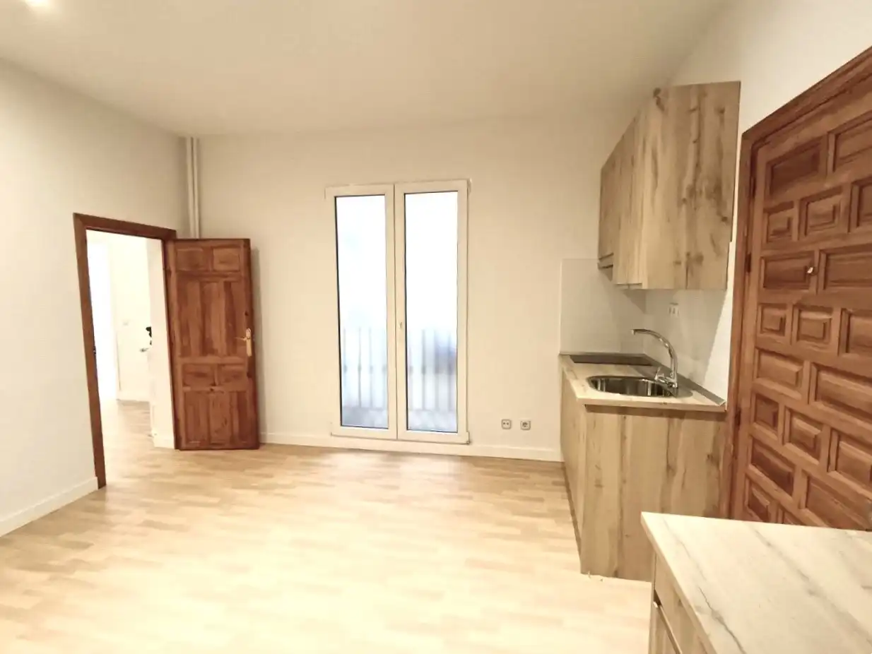 Cuina de Apartament de lloguer en Madrid amb Calefacció i Rentadora