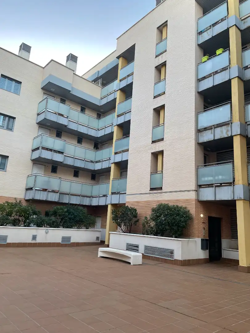 Außenansicht von Wohnung zur Miete in San Sebastián de los Reyes mit Heizung, Abstellraum und Ofen