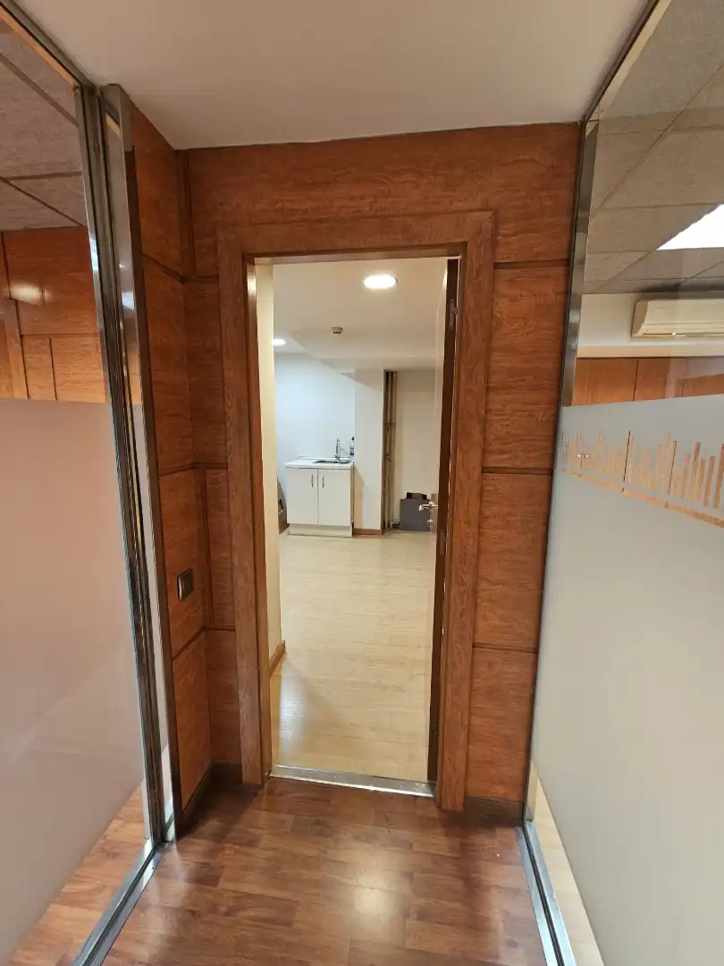 Büro zur Miete in Barcelona mit Klimaanlage und Balkon