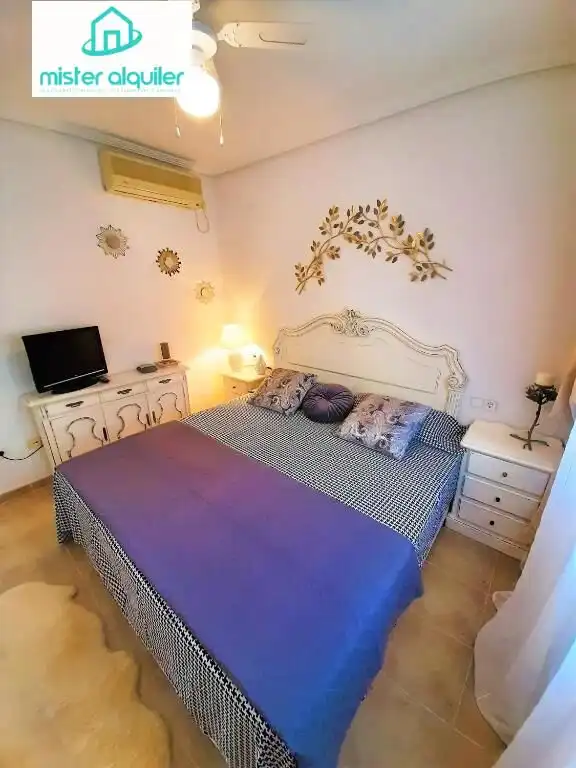 Dormitori de Casa o xalet de lloguer en El Campello amb Aire condicionat, Calefacció i Jardí privat