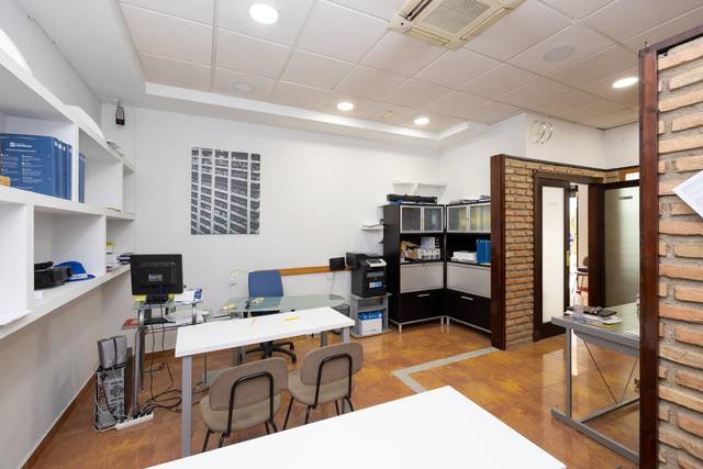 Local comercial en Venta en Calle FELIX RODRIGUEZ DE LA FUE, 11 en Barrio de Zaidín