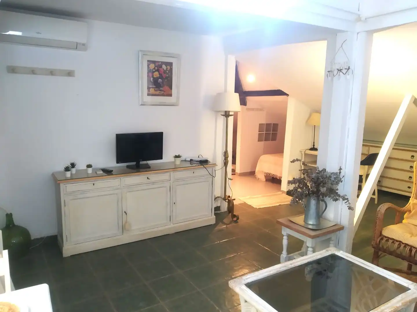 Sala d'estar de Pis de lloguer en Málaga amb Aire condicionat i Moblat